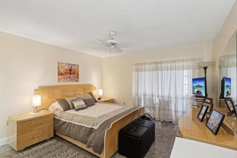 Condo in Clearwater, Florida, 2 bedrooms  № 1539195 - photo 11