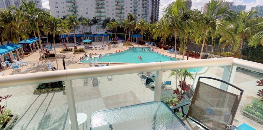 Кондоминиум с 2 спальнями в Санни-Айлс-Бич, Флорида № 2049641