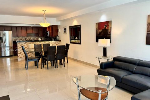 Купить кондоминиум в Санни-Айлс-Бич, Флорида 2 спальни, 139.82м2, № 2049641 - фото 7