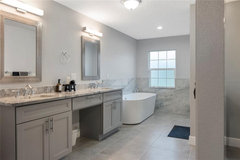 House in Kissimmee, Florida 4 bedrooms, 201.41 sq.m. № 1913838 - photo 25