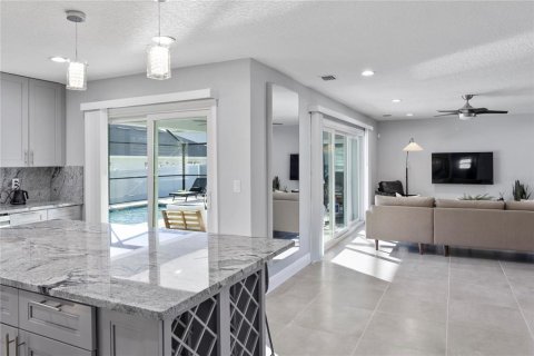 House in Kissimmee, Florida 4 bedrooms, 201.41 sq.m. № 1913838 - photo 15