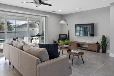 House in Kissimmee, Florida 4 bedrooms, 201.41 sq.m. № 1913838 - photo 10