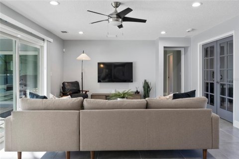 House in Kissimmee, Florida 4 bedrooms, 201.41 sq.m. № 1913838 - photo 9