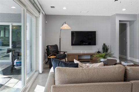 House in Kissimmee, Florida 4 bedrooms, 201.41 sq.m. № 1913838 - photo 12