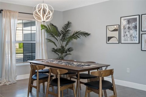 House in Kissimmee, Florida 4 bedrooms, 201.41 sq.m. № 1913838 - photo 8