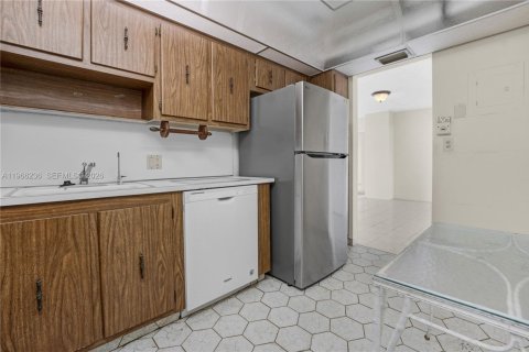 Condominio en venta en Aventura, Florida, 2 dormitorios, 121.98 m2 № 2030473 - foto 12