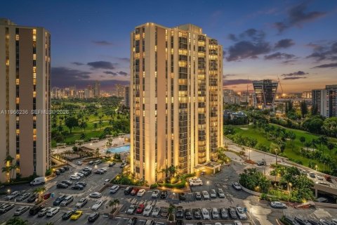 Condominio en venta en Aventura, Florida, 2 dormitorios, 121.98 m2 № 2030473 - foto 3