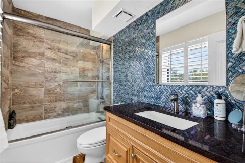 Condo in Sarasota, Florida, 3 bedrooms № 2393603 - photo 26