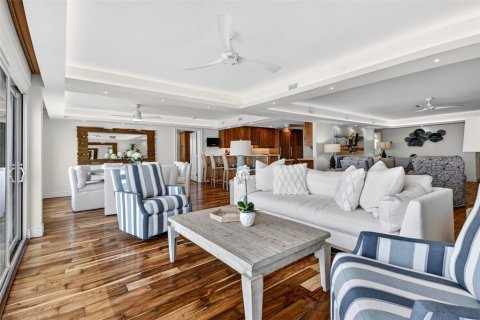 Condo in Sarasota, Florida, 3 bedrooms № 2393603 - photo 9