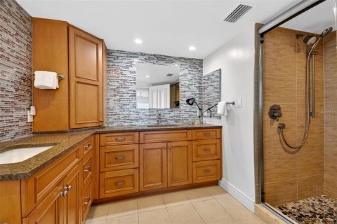 Condo in Sarasota, Florida, 3 bedrooms № 2393603 - photo 21