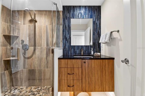 Condo in Sarasota, Florida, 3 bedrooms № 2393603 - photo 24