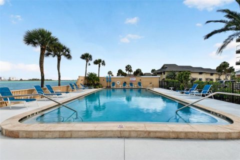 Condo in Sarasota, Florida, 3 bedrooms № 2393603 - photo 29