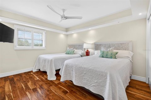 Condo in Sarasota, Florida, 3 bedrooms № 2393603 - photo 23