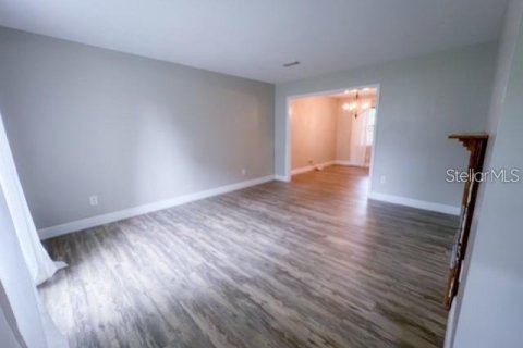 House in Tallahassee, Florida 4 bedrooms, 166.48 sq.m. № 2206245 - photo 2