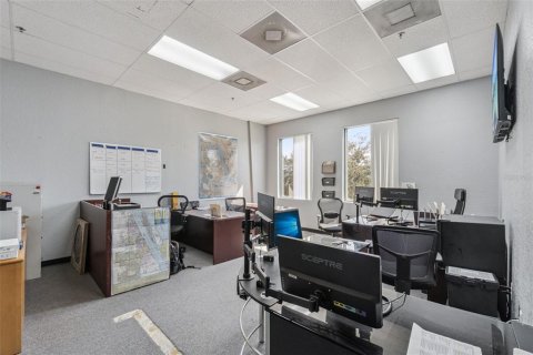 Immobilier commercial à louer à Orlando, Floride: 380.81 m2 № 2404936 - photo 13