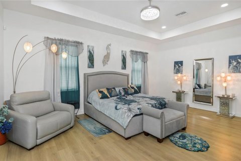 House in Tarpon Springs, Florida 4 bedrooms, 247.68 sq.m. № 1915668 - photo 17