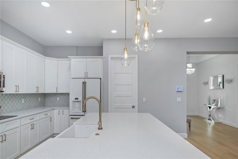 House in Tarpon Springs, Florida 4 bedrooms, 247.68 sq.m. № 1915668 - photo 11
