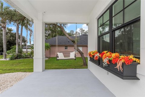 House in Tarpon Springs, Florida 4 bedrooms, 247.68 sq.m. № 1915668 - photo 6