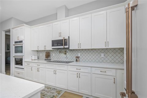 House in Tarpon Springs, Florida 4 bedrooms, 247.68 sq.m. № 1915668 - photo 12