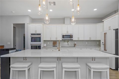 House in Tarpon Springs, Florida 4 bedrooms, 247.68 sq.m. № 1915668 - photo 9
