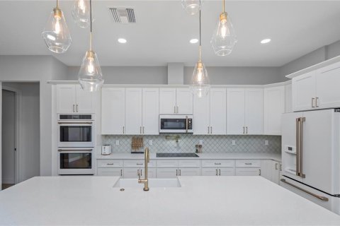 House in Tarpon Springs, Florida 4 bedrooms, 247.68 sq.m. № 1915668 - photo 10