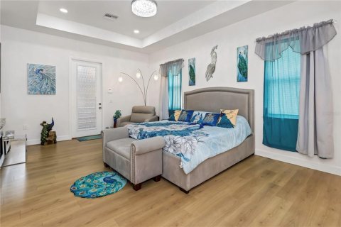 House in Tarpon Springs, Florida 4 bedrooms, 247.68 sq.m. № 1915668 - photo 16