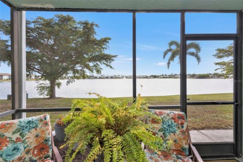 Copropriété à vendre à Punta Gorda, Floride: 2 chambres, 82.31 m2 № 1535725 - photo 1