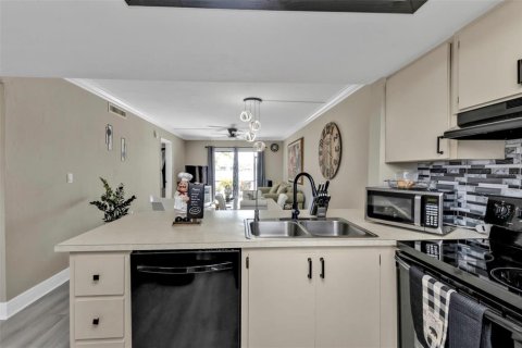 Copropriété à vendre à Punta Gorda, Floride: 2 chambres, 82.31 m2 № 1535725 - photo 9