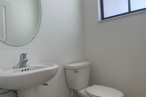 House in Miami, Florida 3 bedrooms № 1974909 - photo 9