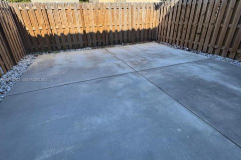 House in Miami, Florida 3 bedrooms № 1974909 - photo 15