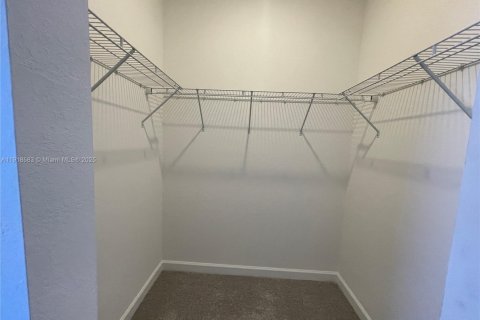 House in Miami, Florida 3 bedrooms № 1974909 - photo 11