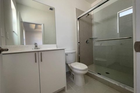 House in Miami, Florida 3 bedrooms № 1974909 - photo 12