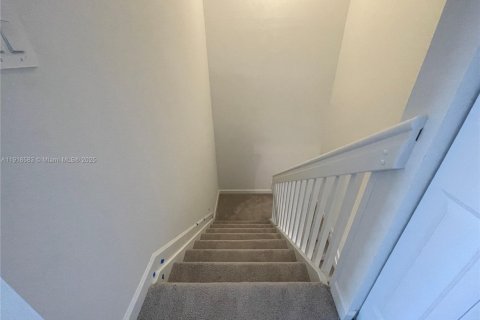 House in Miami, Florida 3 bedrooms № 1974909 - photo 2