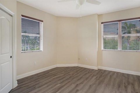 Condo in Palmetto, Florida, 3 bedrooms  № 1910744 - photo 10