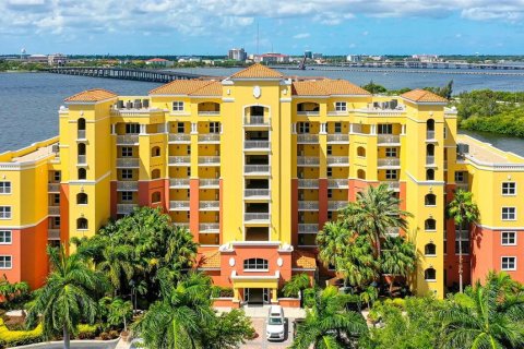 Condo in Palmetto, Florida, 3 bedrooms  № 1910744 - photo 1