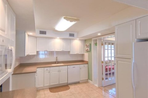 House in Edgewater, Florida 3 bedrooms, 136.19 sq.m. № 1899069 - photo 9