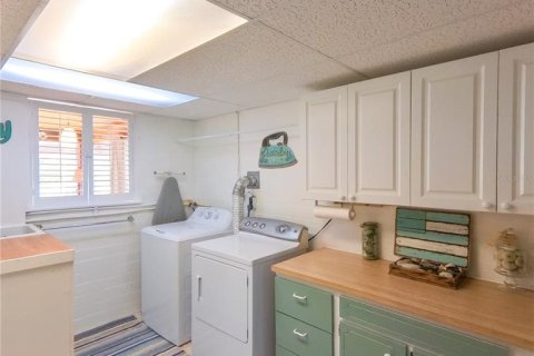 House in Edgewater, Florida 3 bedrooms, 136.19 sq.m. № 1899069 - photo 19