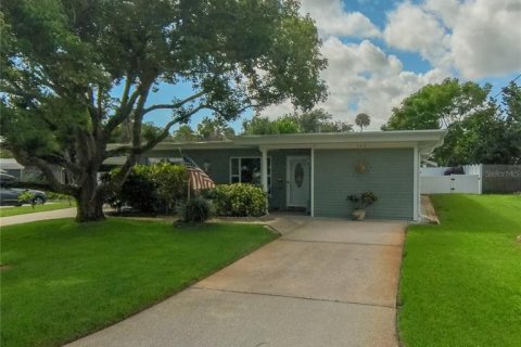 House in Edgewater, Florida 3 bedrooms, 136.19 sq.m. № 1899069 - photo 1