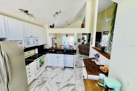 House in Winter Haven, Florida 3 bedrooms, 178.93 sq.m. № 1673701 - photo 12