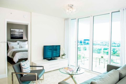 Condominio en venta en Miami, Florida, 1 dormitorio, 74.6 m2 № 1868050 - foto 1