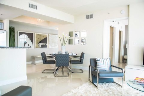 Condominio en venta en Miami, Florida, 1 dormitorio, 74.6 m2 № 1868050 - foto 2