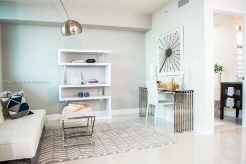 Condominio en venta en Miami, Florida, 1 dormitorio, 74.6 m2 № 1868050 - foto 3