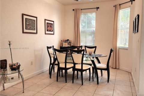 Touwnhouse à louer à Doral, Floride: 4 chambres, 211.54 m2 № 1947172 - photo 7