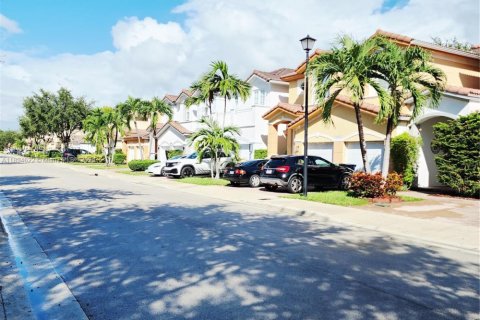 Touwnhouse à louer à Doral, Floride: 4 chambres, 211.54 m2 № 1947172 - photo 3