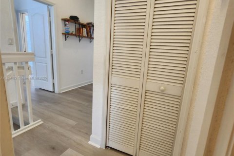 Touwnhouse à louer à Doral, Floride: 4 chambres, 211.54 m2 № 1947172 - photo 19