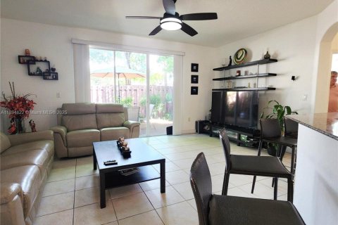 Touwnhouse à louer à Doral, Floride: 4 chambres, 211.54 m2 № 1947172 - photo 8