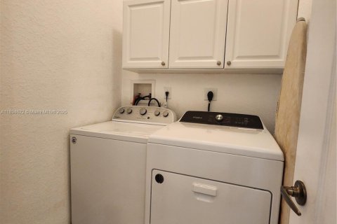 Touwnhouse à louer à Doral, Floride: 4 chambres, 211.54 m2 № 1947172 - photo 30