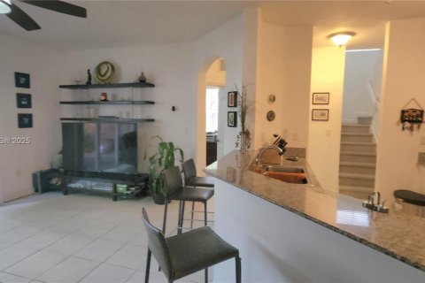 Touwnhouse à louer à Doral, Floride: 4 chambres, 211.54 m2 № 1947172 - photo 9