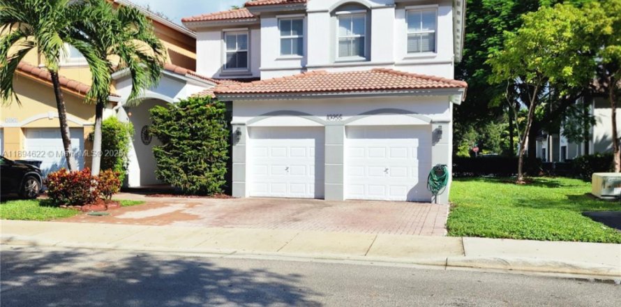 Touwnhouse à Doral, Floride 4 chambres, 211.54 m2 № 1947172