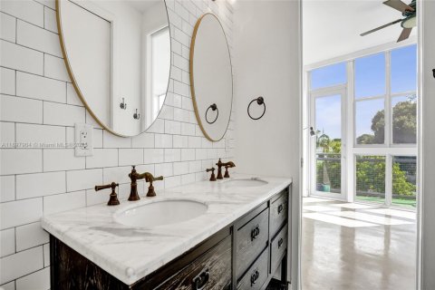Купить таунхаус в Форт-Лодердейл, Флорида 3 спальни, 186.27м2, № 1952863 - фото 24